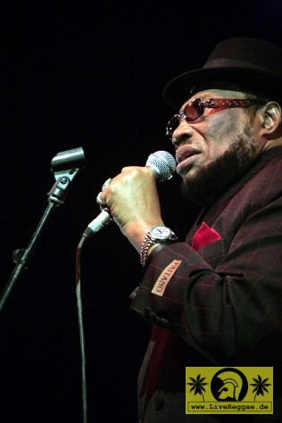 Derrick Morgan (Jam) with Soulfood International 14. Chiemsee Reggae Festival - Übersee - Tent Stage 24. August 2008 (13).jpg
